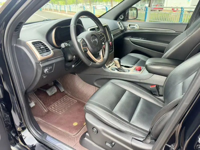Jeep Grand Cherokee — фото 8