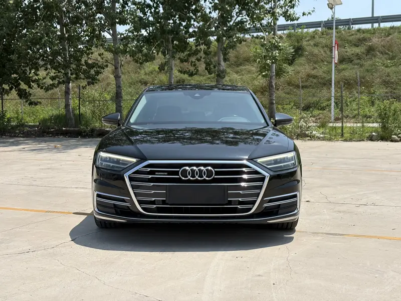 Audi A8 — фото 2