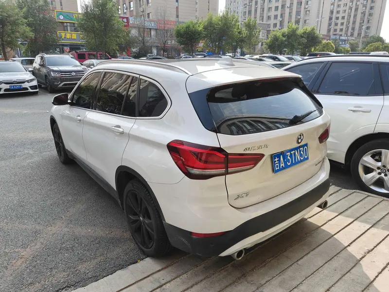 BMW X1 sDrive20Li стиль — фото 4