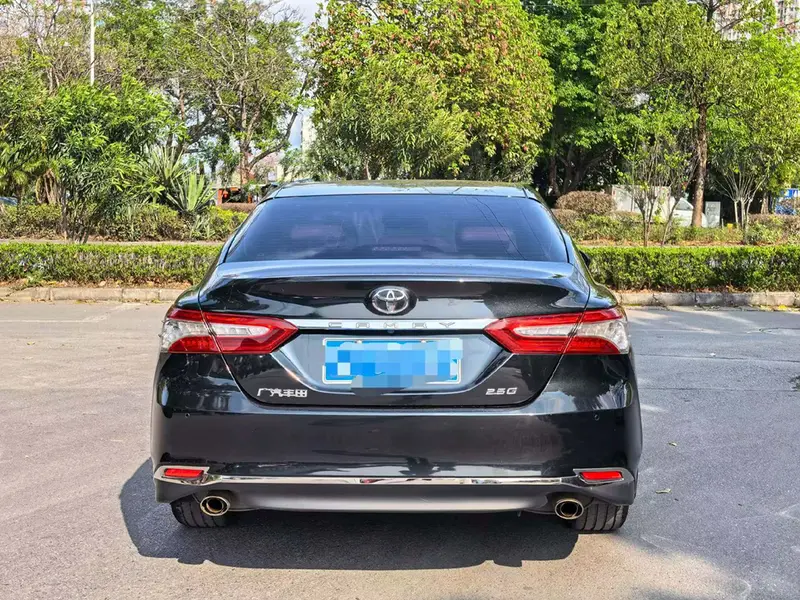 Toyota Camry — фото 5