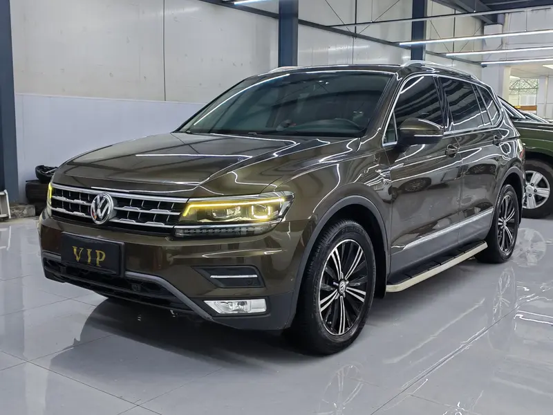 Volkswagen Tiguan L — фото 1