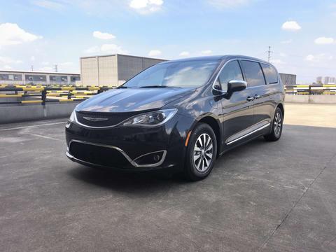 Chrysler Pacifica PHEV (Import)