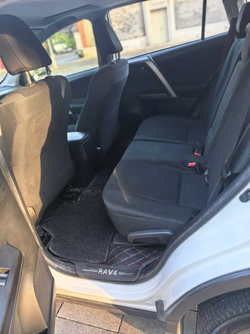 Toyota RAV4 — фото 11