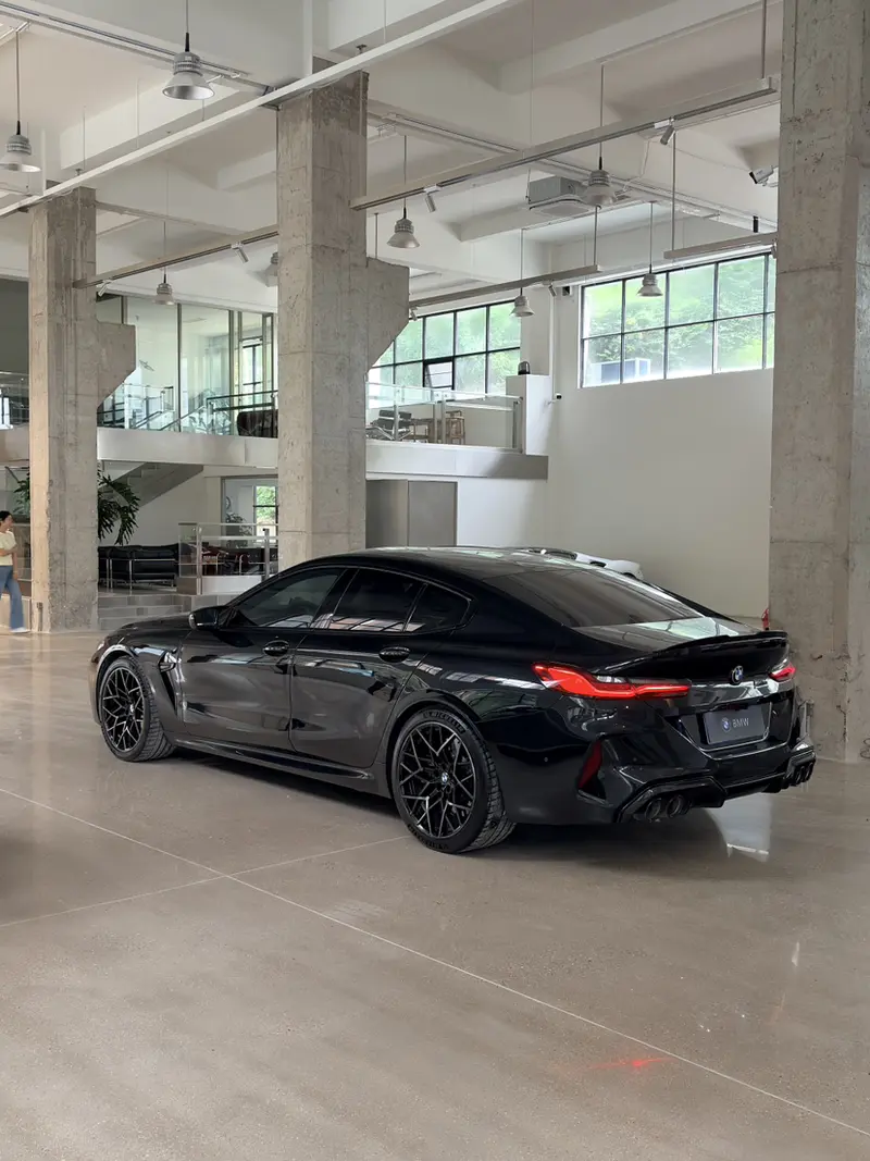 BMW M8 — фото 2