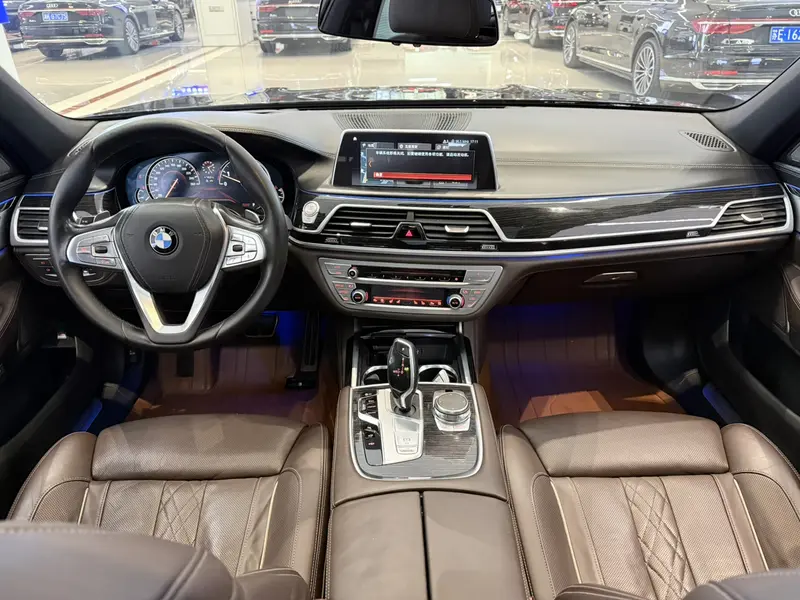 BMW 7 Series — фото 9