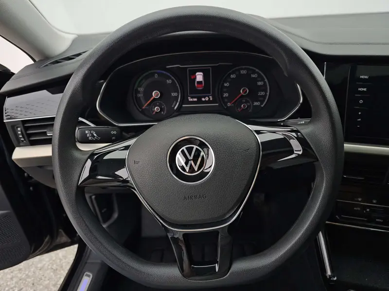 Volkswagen Passat — фото 8