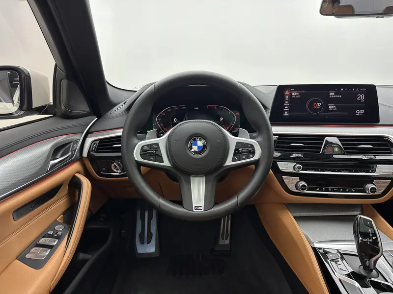BMW 5 Series — фото 10