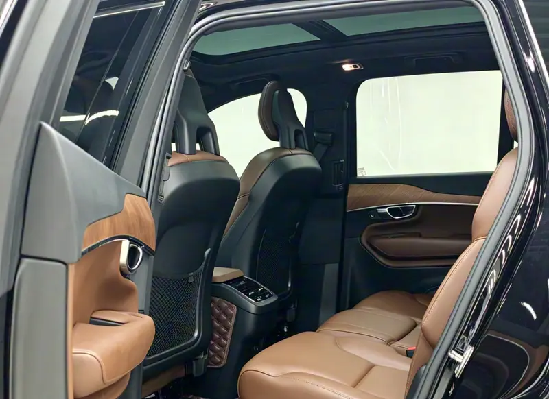 Volvo XC90 — фото 9