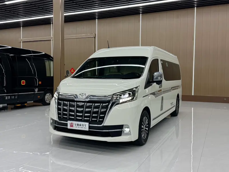 Toyota Hiace — фото 1