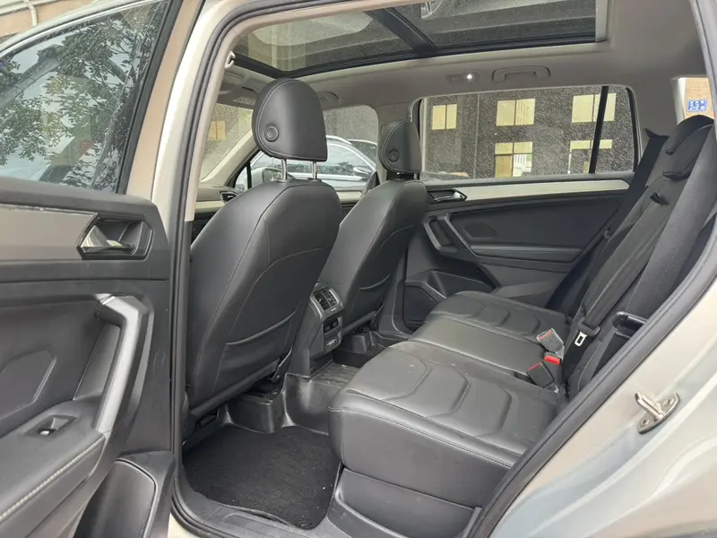 Volkswagen Tiguan L — фото 9