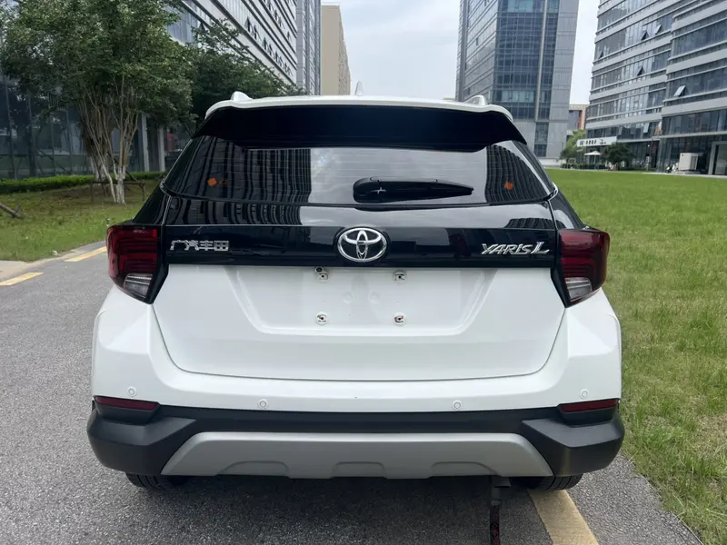 Toyota Yaris L — фото 4
