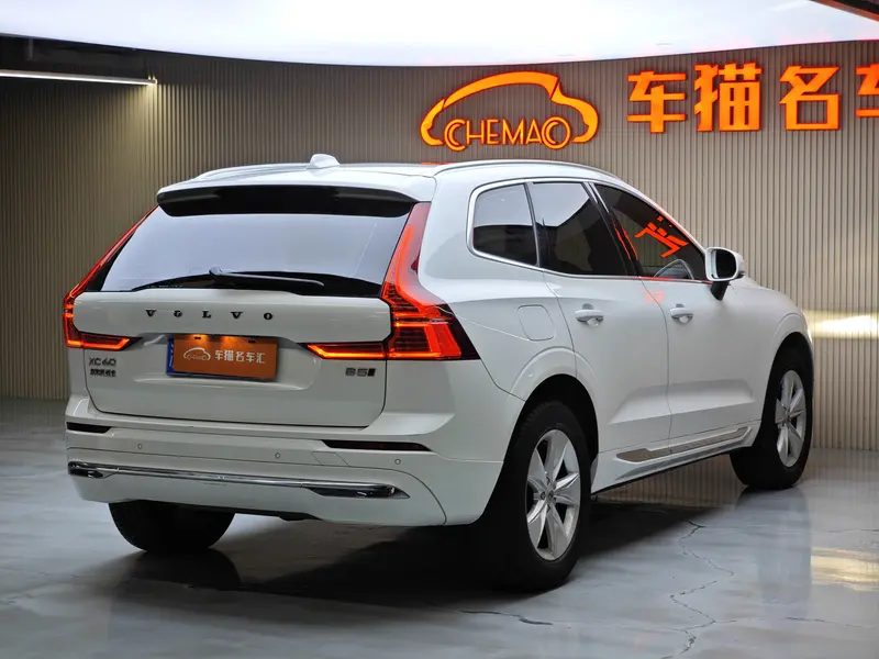 Volvo XC60 — фото 7