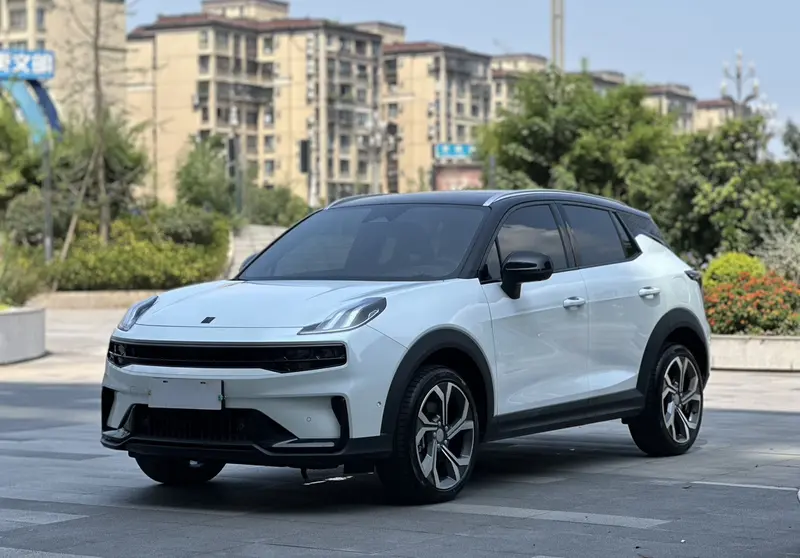 Lynk&Co 06
