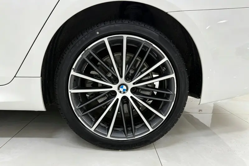 BMW 5 Series — фото 11