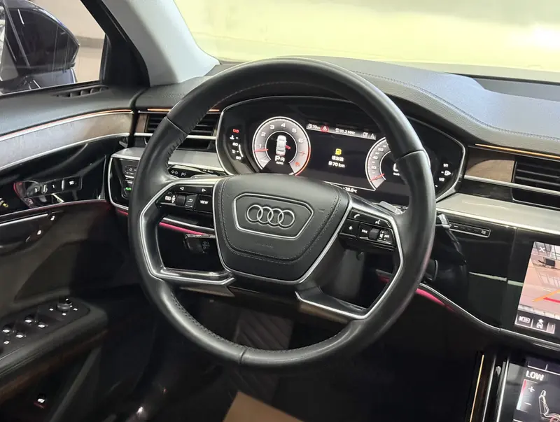 Audi A8 — фото 9