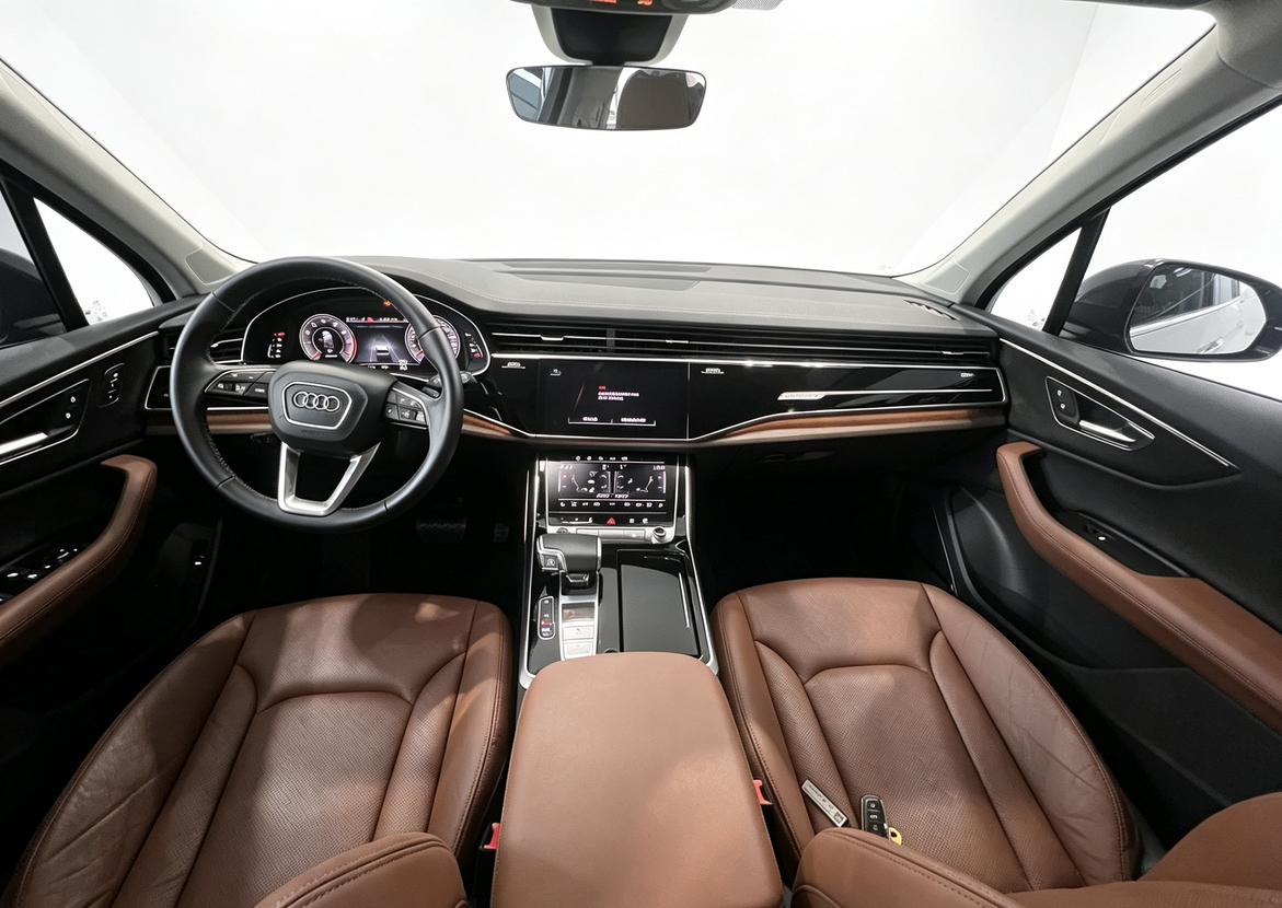 Audi Q7: фотография 9 из 17
