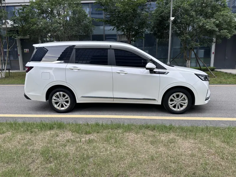 Wuling Jiachen — фото 8