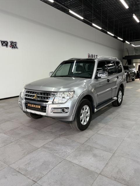 Mitsubishi Pajero (Import)