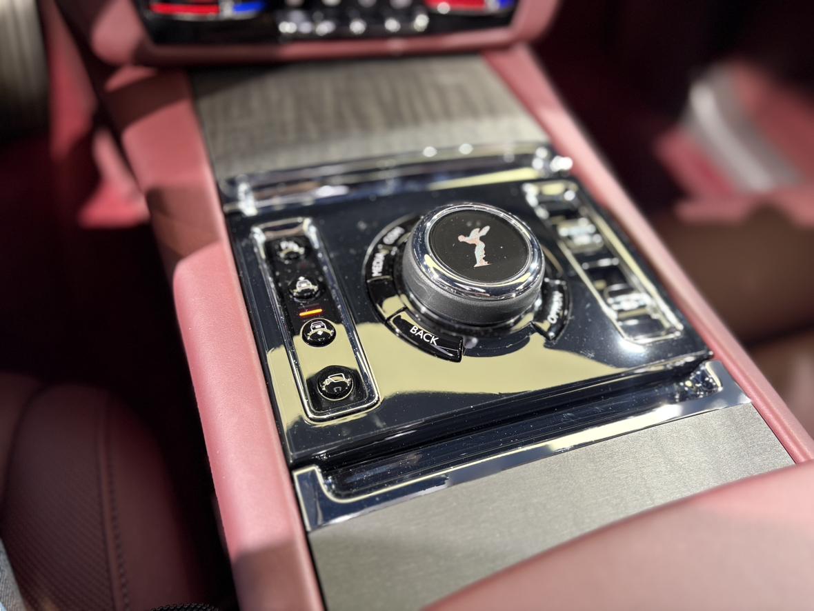 Rolls-Royce Ghost: фотография 13 из 28