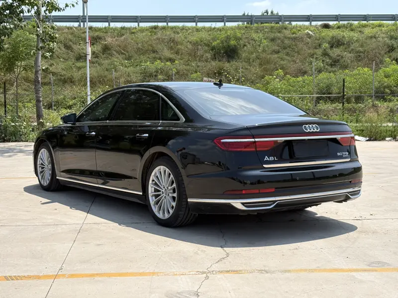 Audi A8 — фото 4