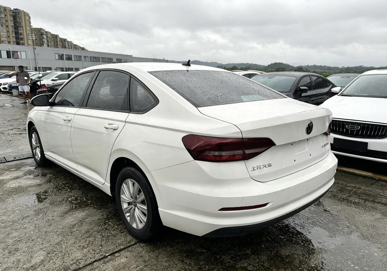 Volkswagen Lavida: фотография 17 из 17