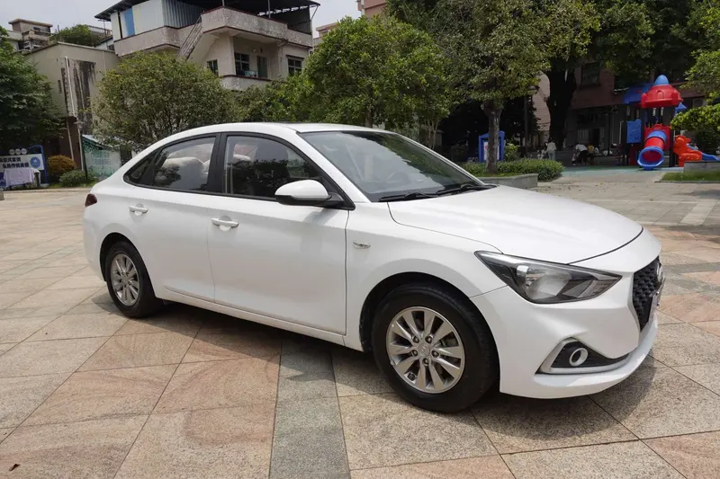 Hyundai Elantra — фото 3