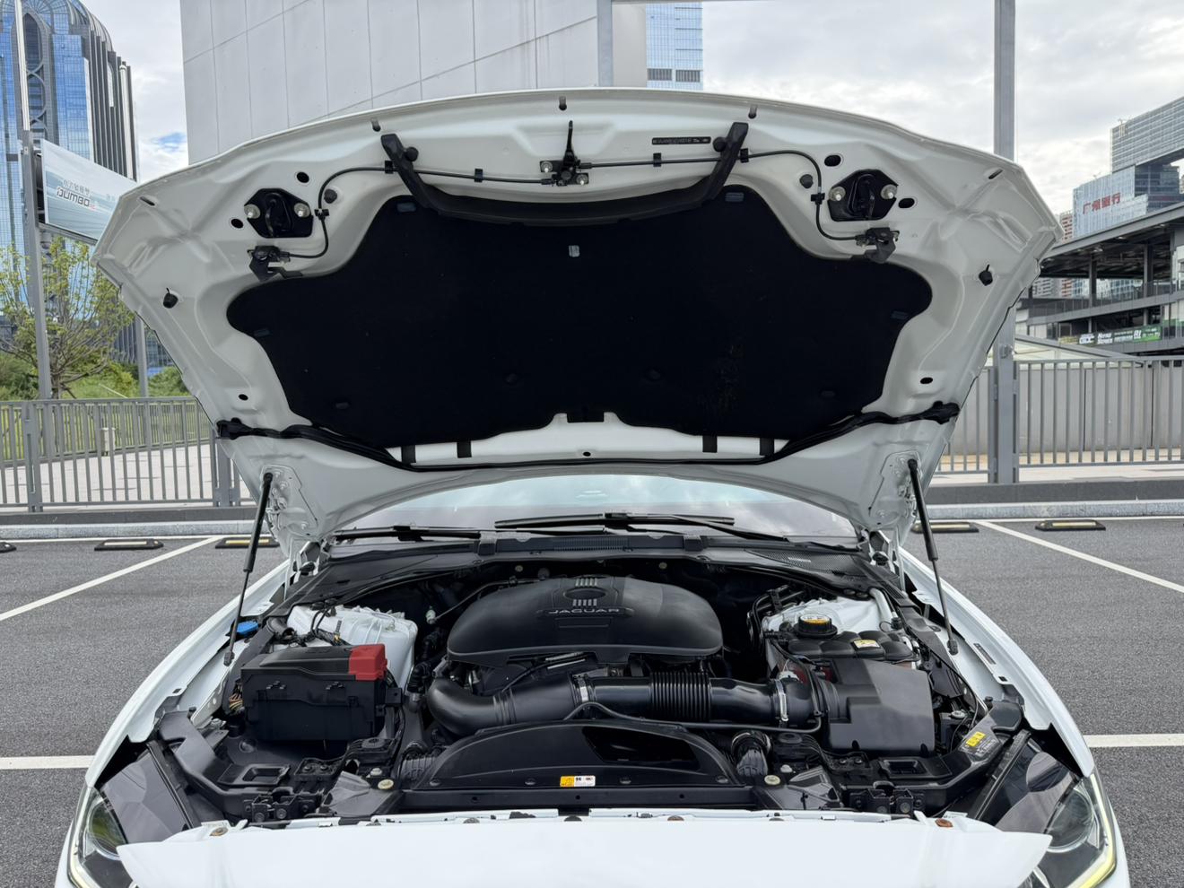 Jaguar XE 2015 2.0T 200PS R-Sport
