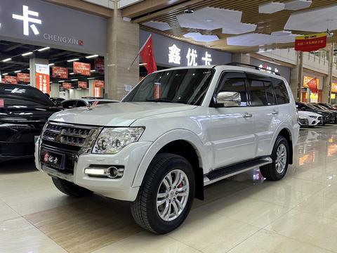 Mitsubishi Pajero (Import)