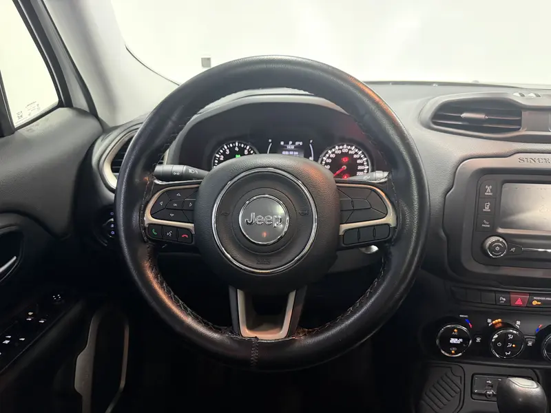 Jeep Renegade — фото 16