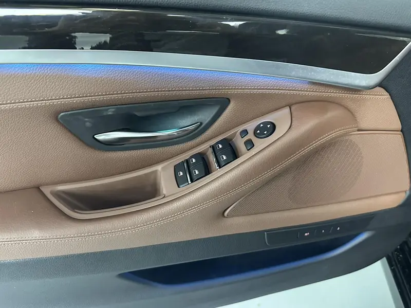 BMW 5 Series — фото 14