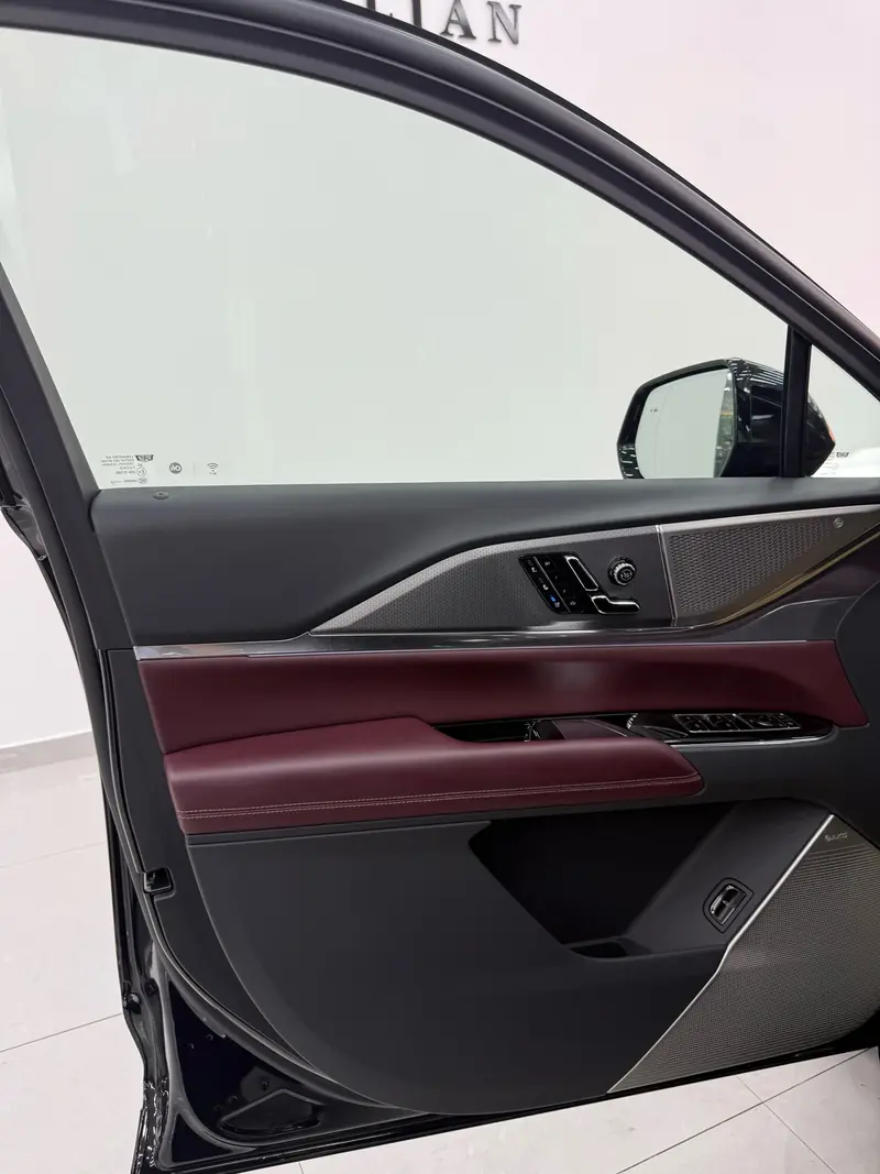 Cadillac XT5 — фото 11