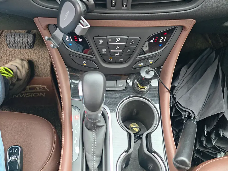 Buick Envision — фото 11