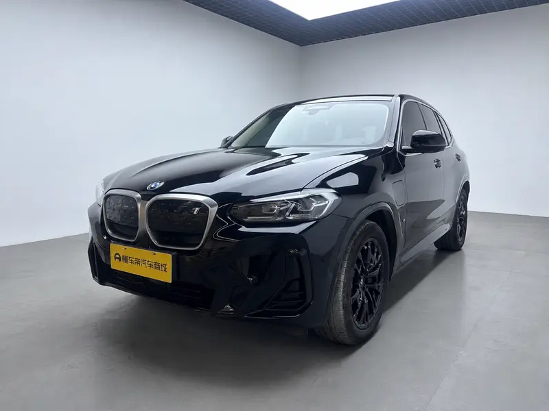 BMW iX3 — фото 1