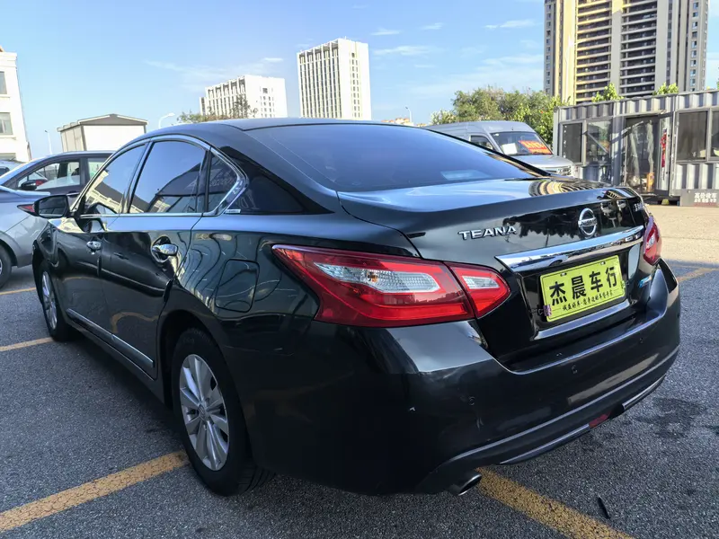 Nissan Teana 2.0L XL — фото 4