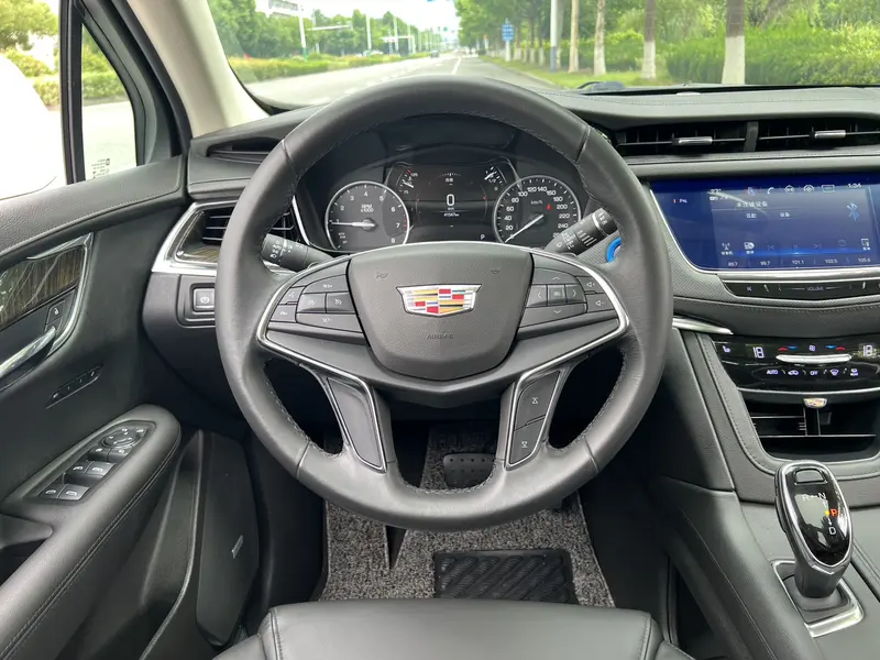 Cadillac XT5 — фото 9