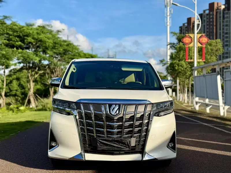 Toyota Alphard — фото 2