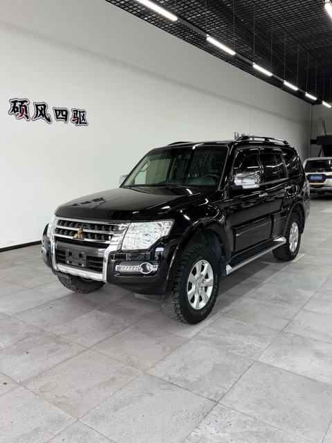 Mitsubishi Pajero (Import)