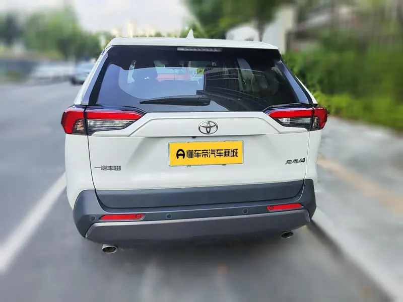 Toyota RAV4 — фото 5