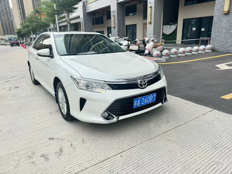 Toyota Camry — фото 3