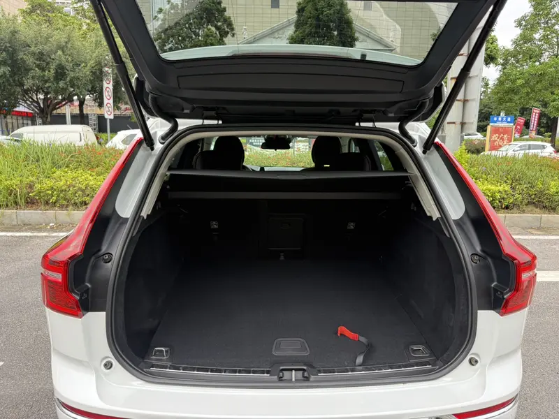 Volvo XC60 — фото 15