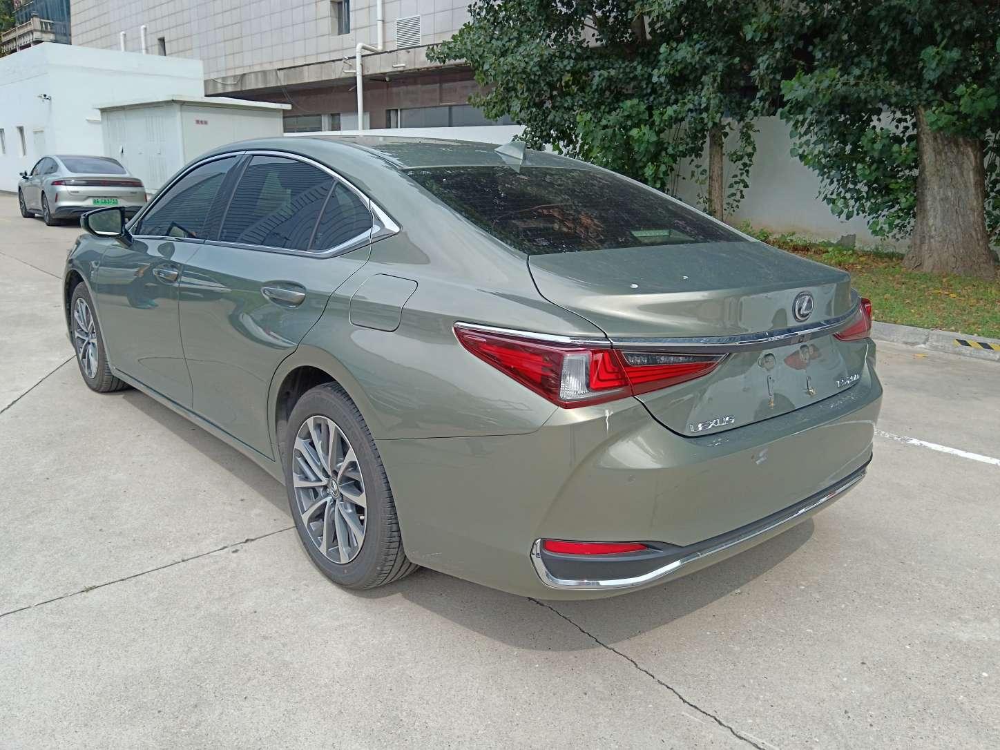 Lexus ES: фотография 4 из 9