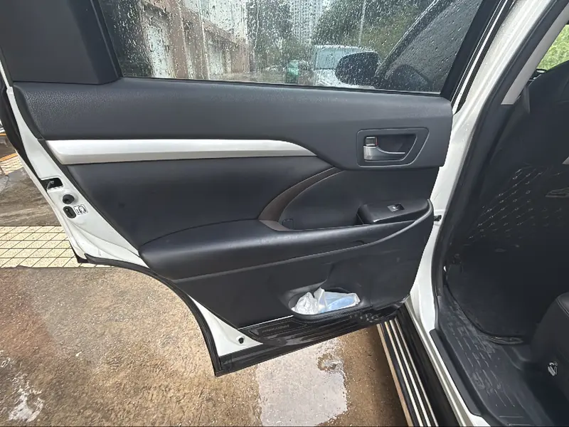 Toyota Highlander — фото 17