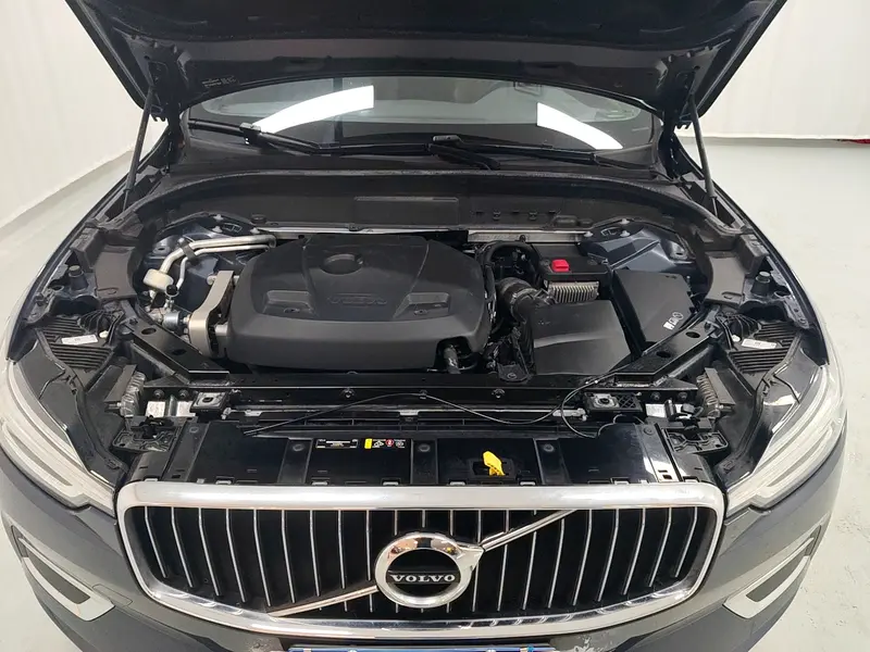 Volvo XC60 — фото 12