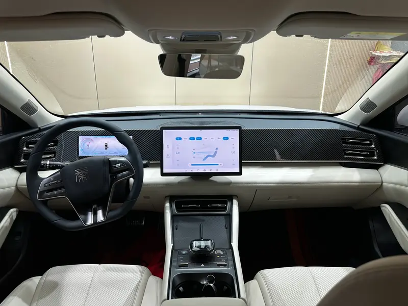 BYD L DM-i 80 KM — фото 9