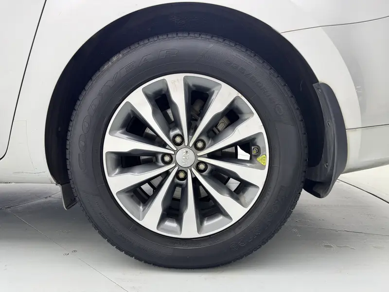 Kia 2.2 T Luxury IV — фото 4